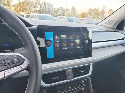 New 2025 Volkswagen Taos SE image 9