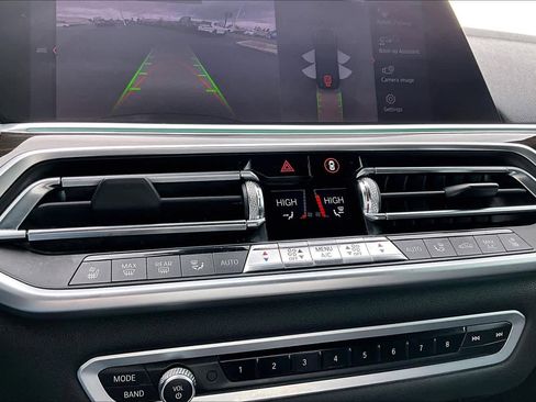 Used 2019 BMW X5 xDrive50i w/ M Sport Package image 34