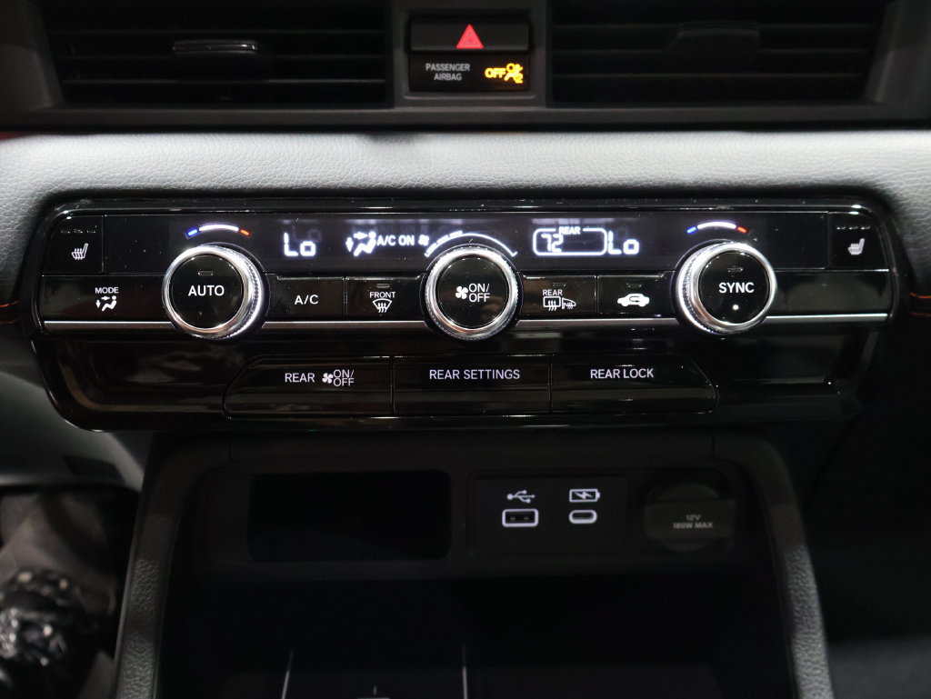 Used 2025 Honda Pilot TrailSport image 33