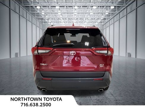 Used 2025 Toyota RAV4 XLE AWD/4WD image 28