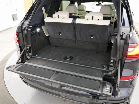 Used 2022 BMW X7 M50i image 38