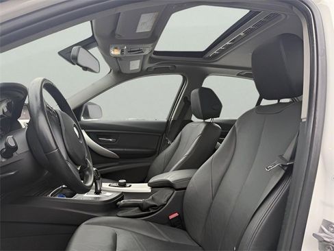 Used 2018 BMW 320i xDrive Sedan w/ Convenience Package image 11