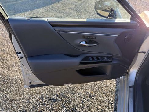 Used 2025 Lexus ES 350 Premium image 12