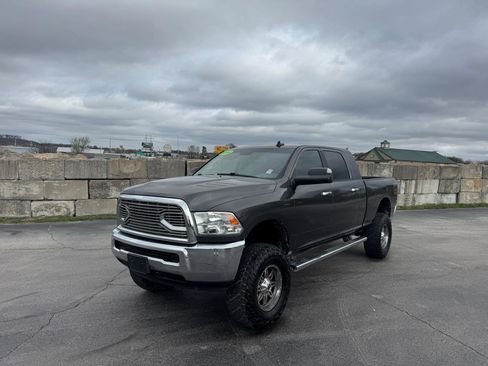 Used 2018 RAM 2500 SLT w/ Luxury Group image 2
