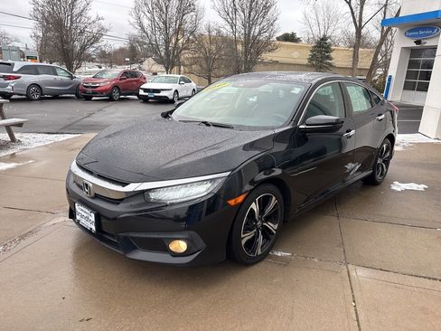 Used 2017 Honda Civic Touring image 3