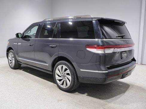 Used 2022 Lincoln Navigator Reserve AWD/4WD image 4