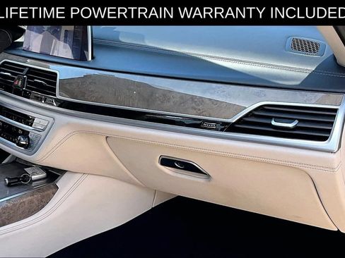 Used 2020 BMW 740i w/ Premium Package RWD image 17