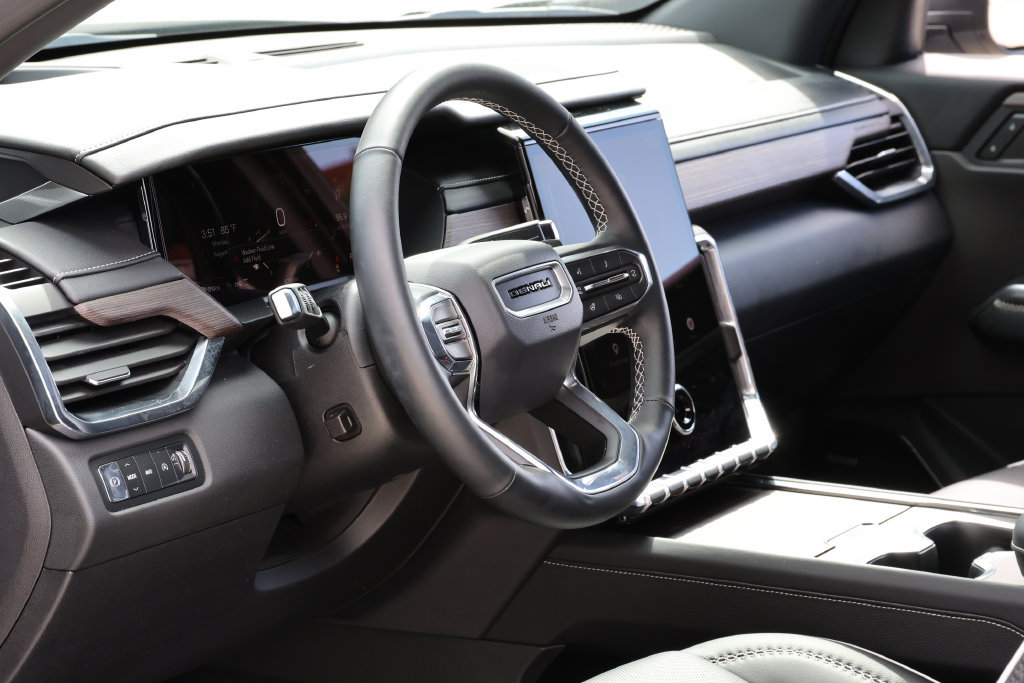 Used 2026 GMC Acadia Denali w/ LPO, Floor Liner Package AWD/4WD image 13