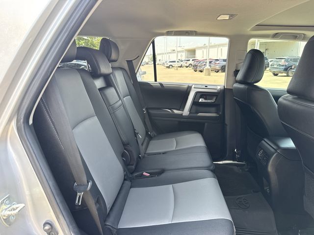 Used 2022 Toyota 4Runner SR5 Premium w/ Moonroof Package RWD image 31