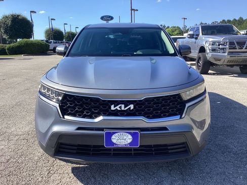 Used 2022 Kia Sorento LX FWD image 2