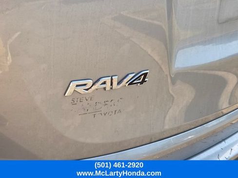 Used 2018 Toyota RAV4 LE FWD image 10