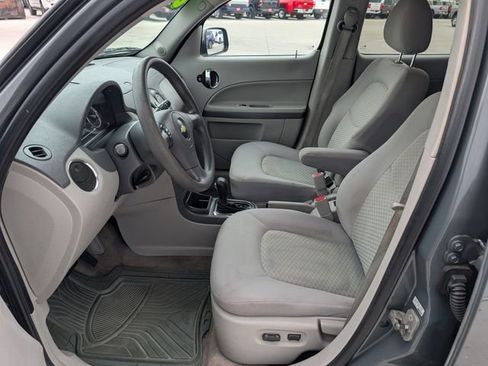 Used 2009 Chevrolet HHR LT FWD image 2