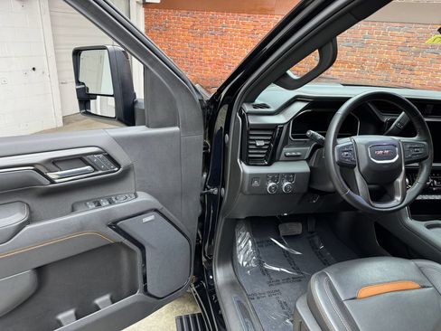Used 2024 GMC Sierra 2500 AT4 w/ AT4 Premium Plus Package AWD/4WD image 9