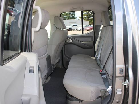 Used 2017 Nissan Frontier SV RWD image 10