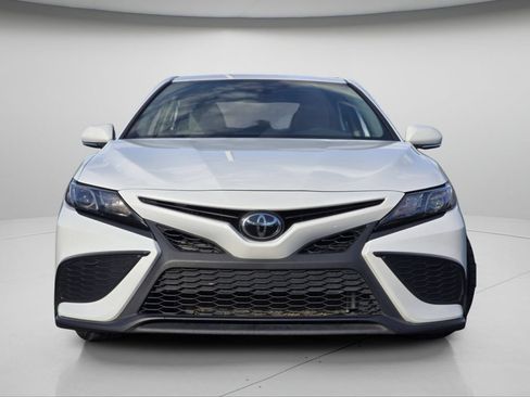 Used 2024 Toyota Camry SE FWD image 3