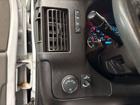 Used 2022 Chevrolet Express 2500 w/ Driver Convenience Package RWD image 19