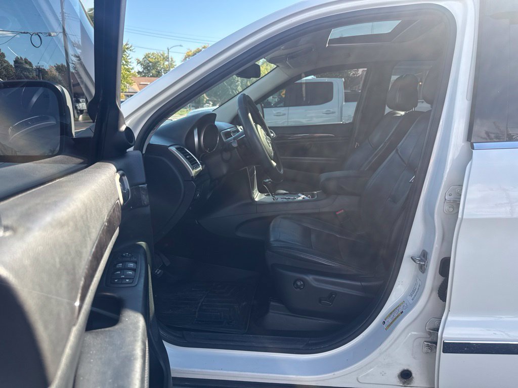 Used 2012 Jeep Grand Cherokee Laredo AWD/4WD image 13