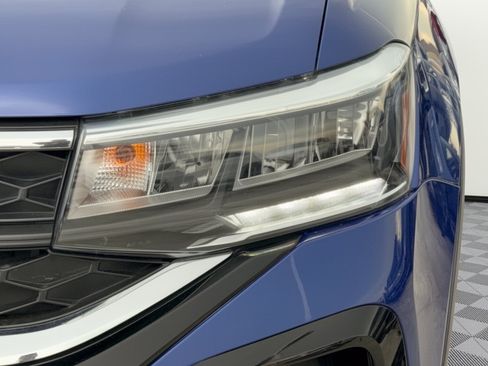 Certified 2023 Volkswagen Taos SE w/ Panoramic Sunroof Package FWD image 12