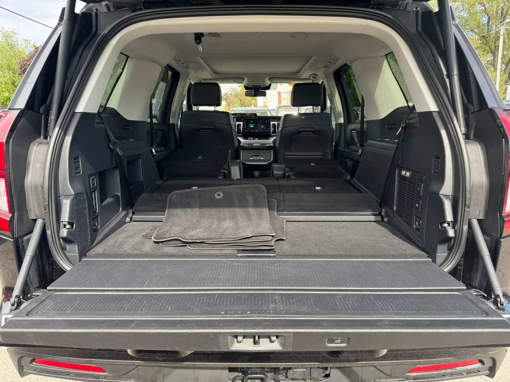 Used 2025 Ford Expedition Active AWD/4WD image 15