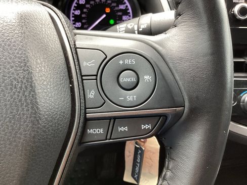 Used 2022 Toyota Camry SE FWD image 6