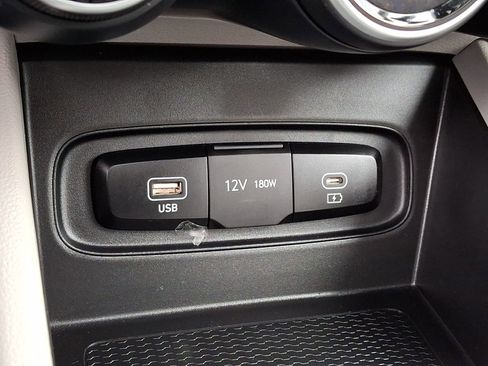 Certified 2025 Hyundai Venue SEL image 26