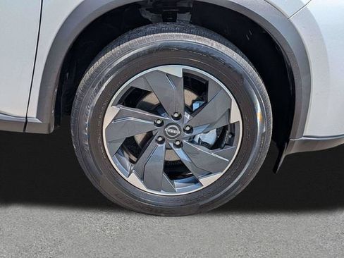 Used 2025 Nissan Rogue SV FWD image 11