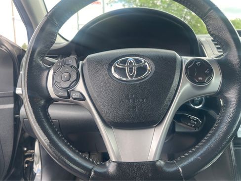 Used 2014 Toyota Camry SE w/ Leather Package FWD image 18