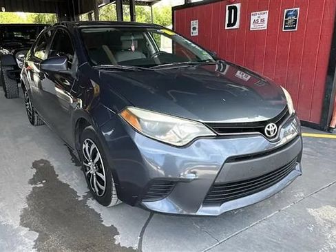 Used 2014 Toyota Corolla LE FWD image 2