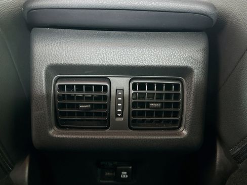 Used 2025 Toyota Camry SE image 27