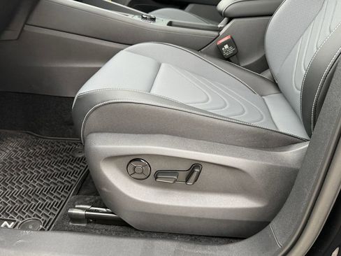 New 2026 Volkswagen Tiguan SE image 13