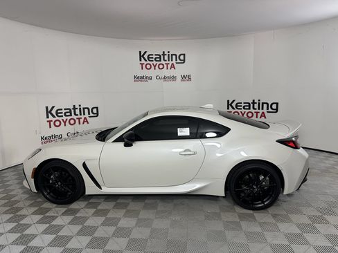 New 2026 Toyota GR86 Premium RWD image 3
