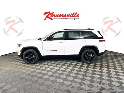 New 2025 Jeep Grand Cherokee Limited w/ Black Appearance Package image 4