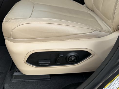 Used 2022 Jeep Grand Cherokee Limited image 27