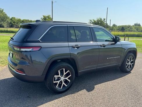 Certified 2025 Jeep Grand Cherokee Limited AWD/4WD image 6