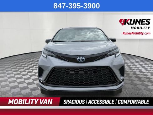 Used 2025 Toyota Sienna XSE w/ XSE Plus Package AWD/4WD image 2