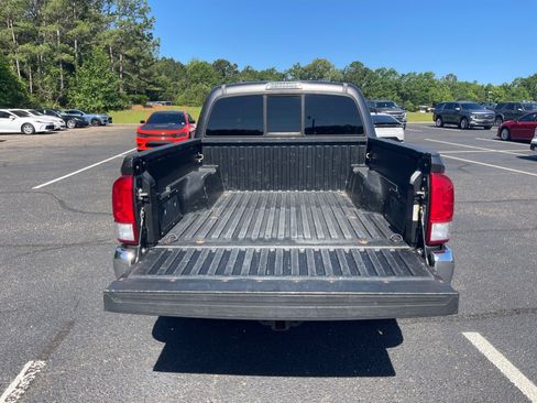 Used 2017 Toyota Tacoma SR5 w/ Tow Package RWD image 16