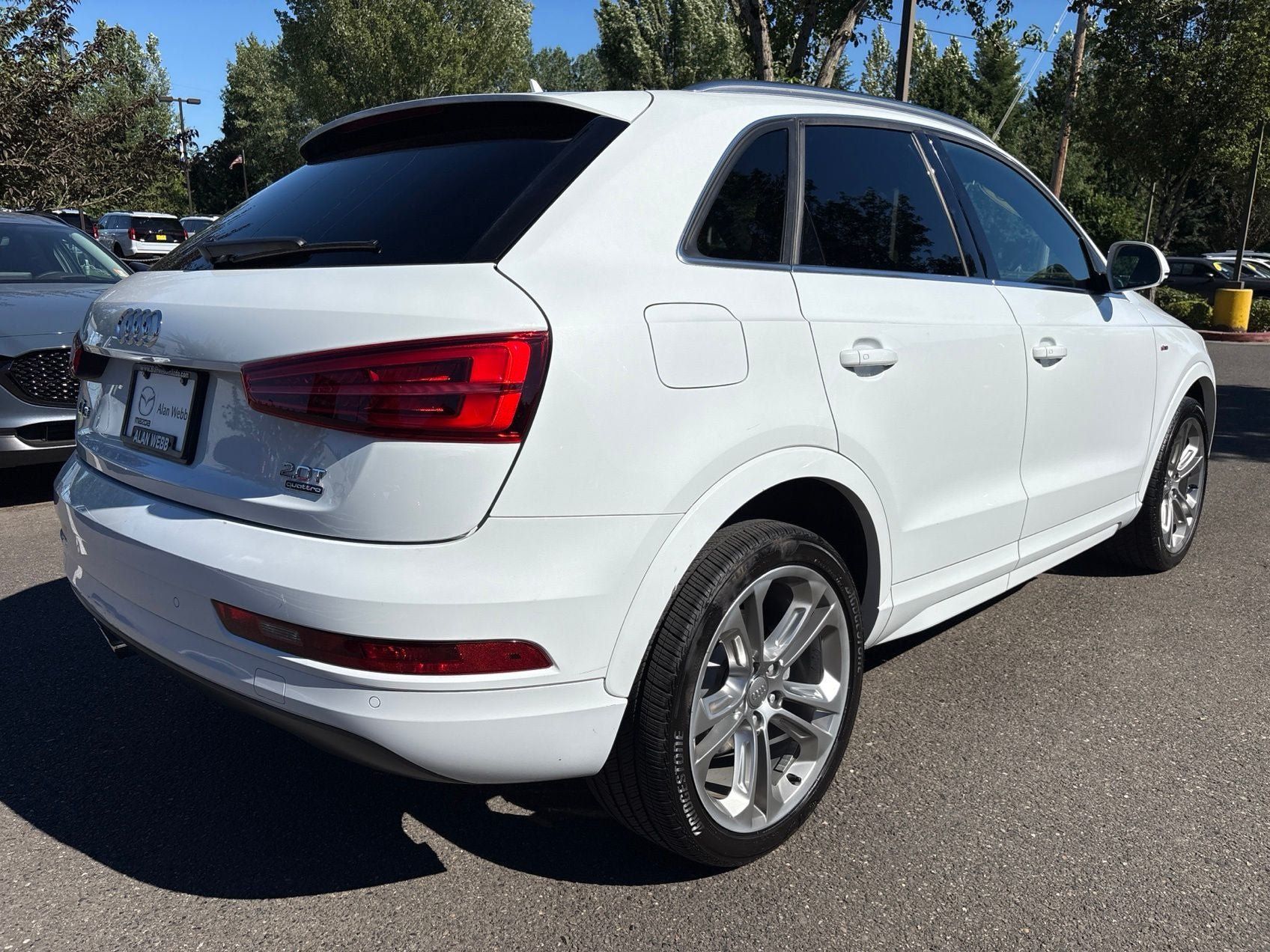 Used 2018 Audi Q3 2.0T Premium Plus w/ Premium Plus Package AWD/4WD image 3