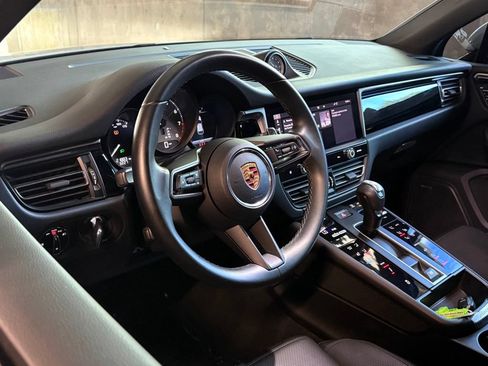 Certified 2023 Porsche Macan S AWD/4WD image 4