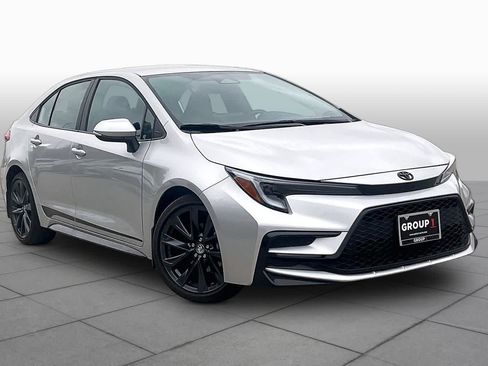 Used 2025 Toyota Corolla SE FWD image 3