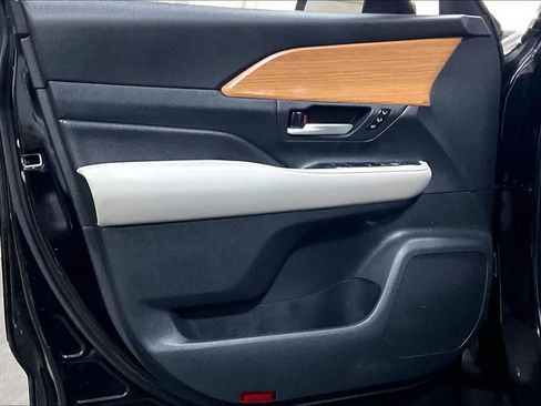 Used 2024 Toyota Grand Highlander Platinum image 21