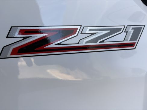 Used 2023 Chevrolet Colorado Z71 w/ Z71 Convenience Package 2 AWD/4WD image 8