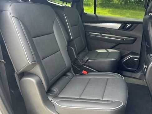 Used 2025 Buick Enclave Preferred AWD/4WD image 44