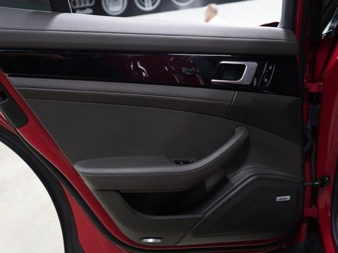 Used 2020 Porsche Panamera RWD image 17
