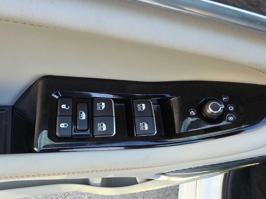 Used 2023 Jeep Grand Cherokee Overland w/ Luxury Tech Group IV AWD/4WD image 22