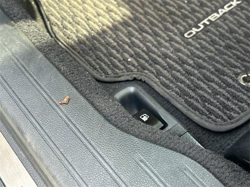 Used 2016 Subaru Outback 3.6R Limited image 24