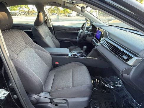 Certified 2025 Toyota Camry LE image 38