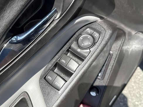 Used 2018 Chevrolet Equinox Premier FWD image 18