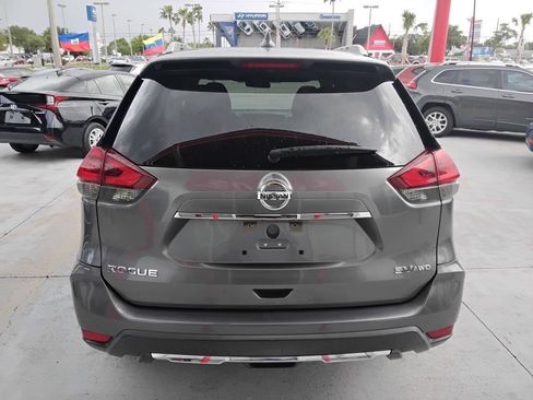 Used 2018 Nissan Rogue SV w/ Premium Package AWD/4WD image 4