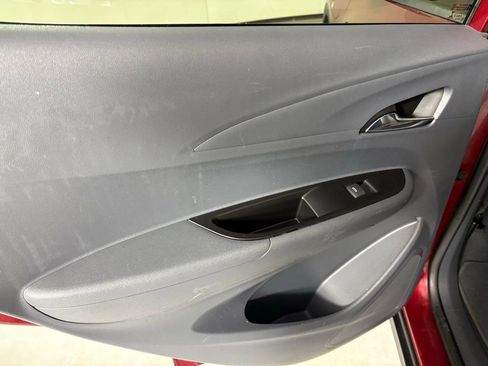 Used 2021 Chevrolet Bolt LT image 38