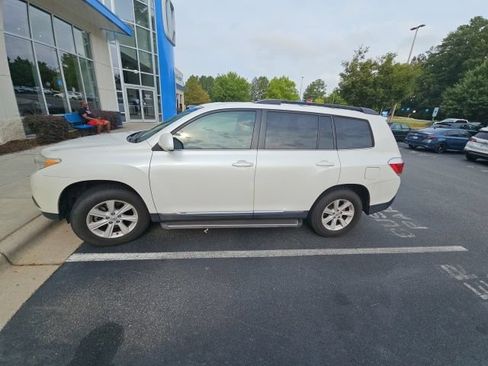 Used 2013 Toyota Highlander SE AWD/4WD image 2